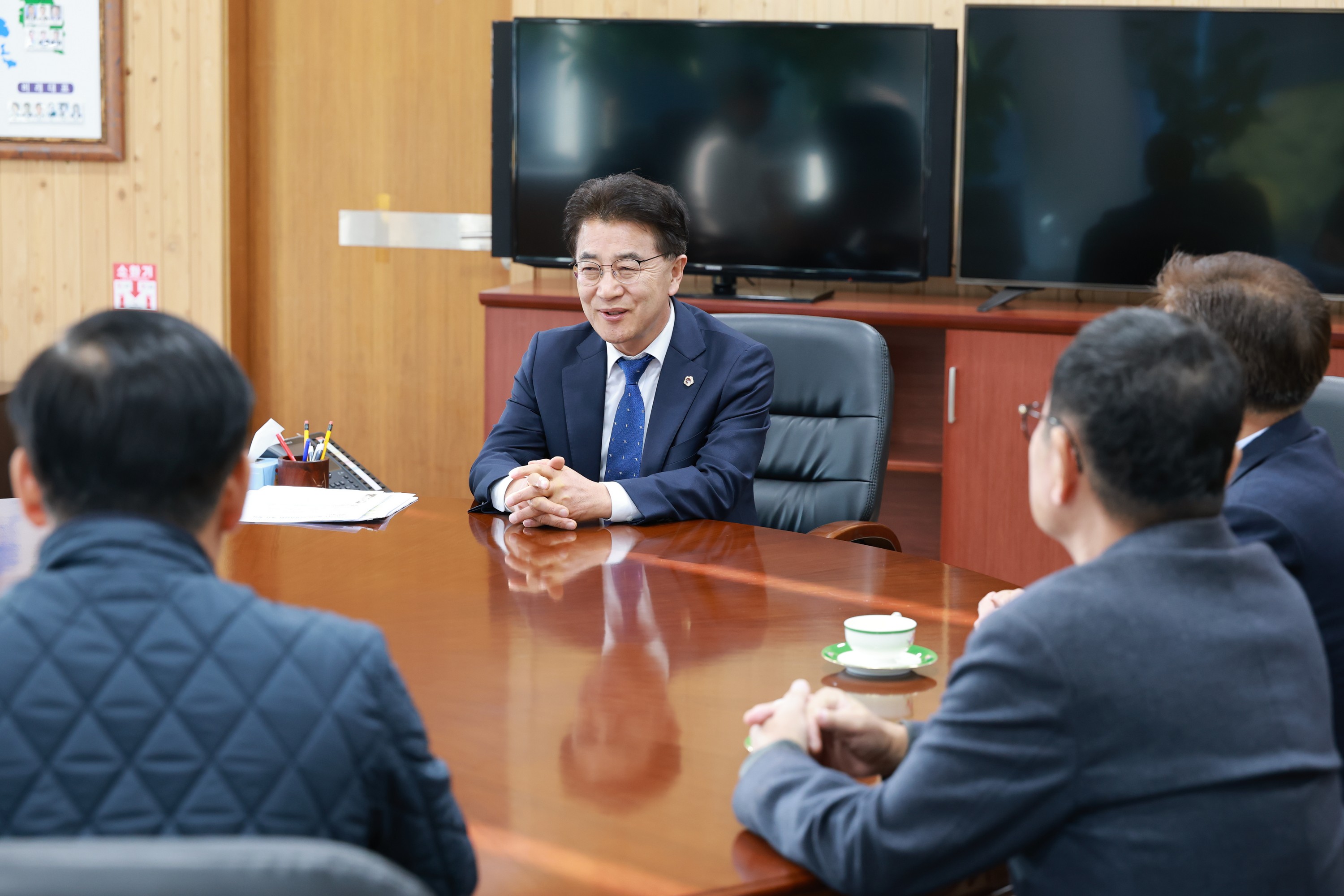 25년11월14일 전남상인연합회 회장 접견 - 0077