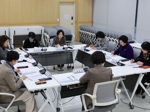 25년11월17일 가족행복 정책 특별위원회 정책 간담회 - 009 7