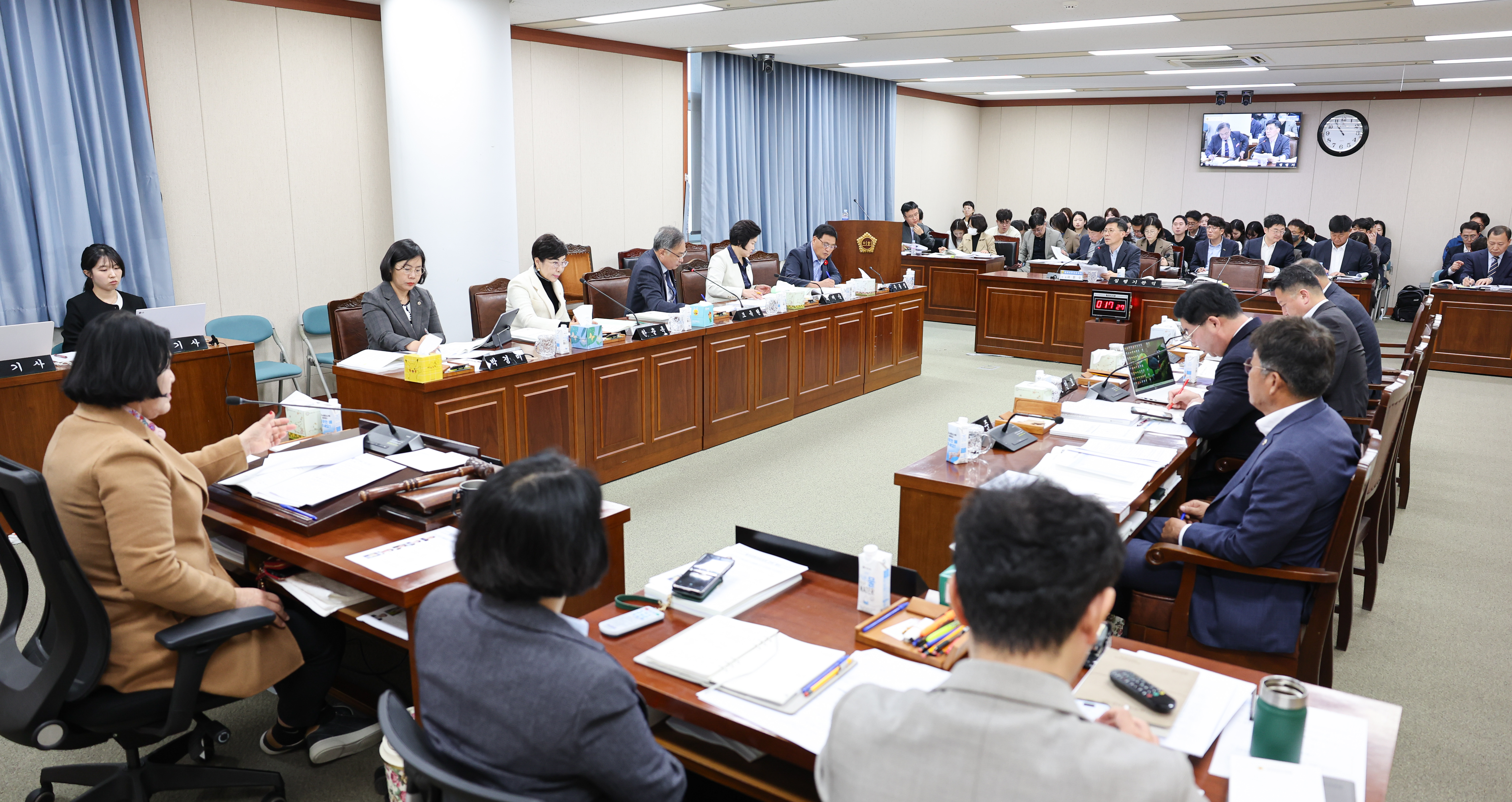 25년11월10일 제395회 제2차 경제관광문화위원회 행정사무감사 및 회의 (13)6