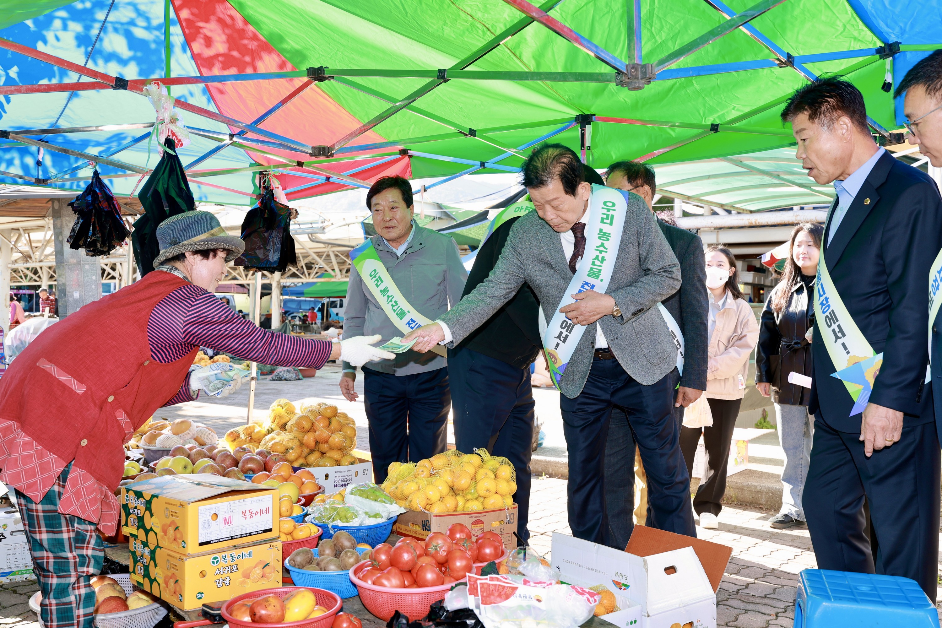 25년11월10일 농수산위원회 전통시장 장보기 캠페인 - 0602