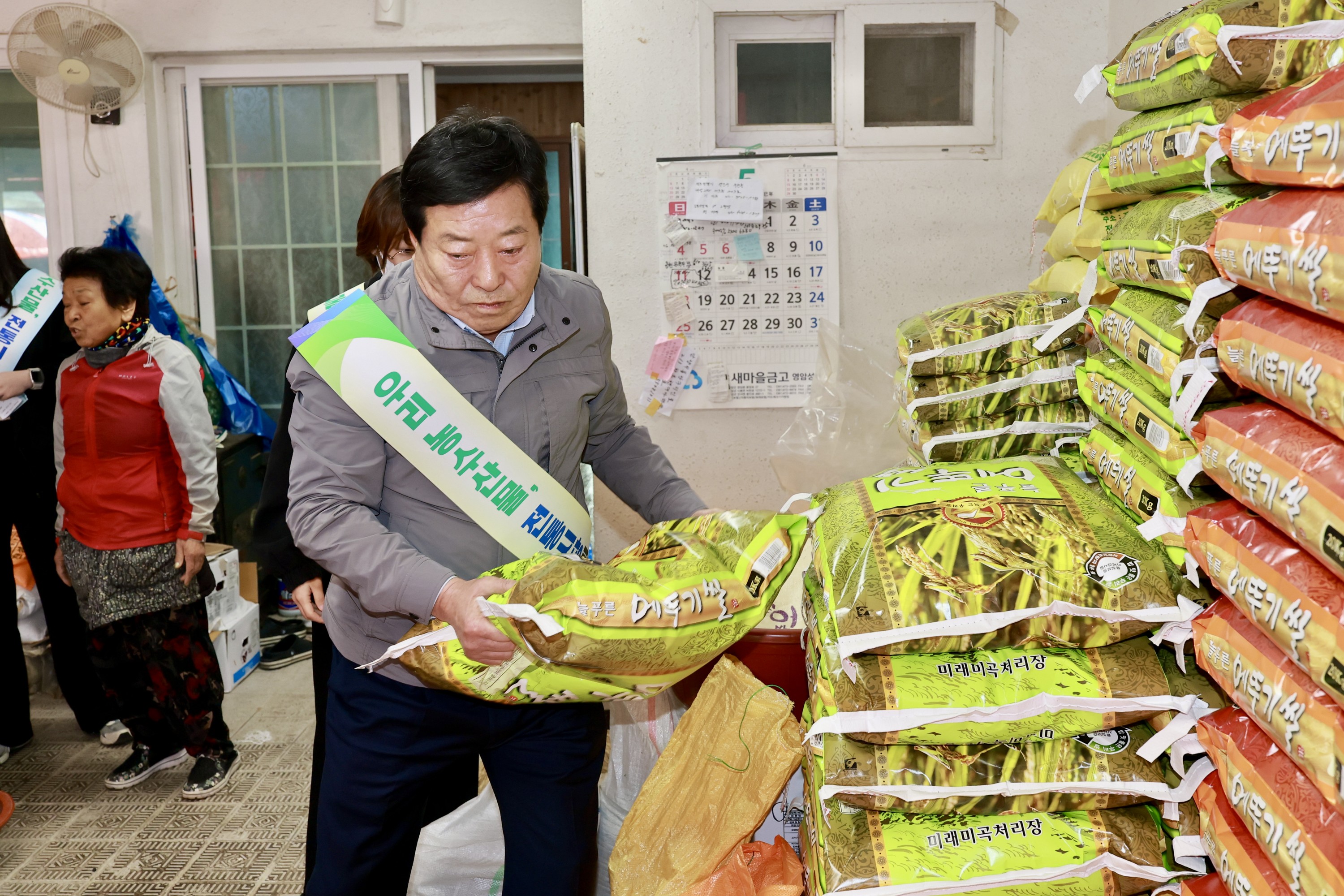 25년11월10일 농수산위원회 전통시장 장보기 캠페인 - 0441