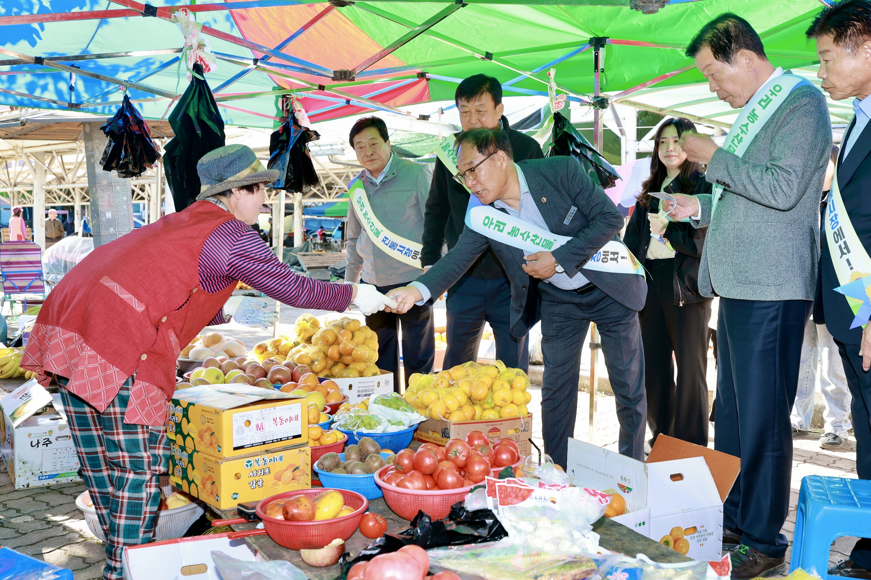 25년11월10일 농수산위원회 전통시장 장보기 캠페인 - 0594