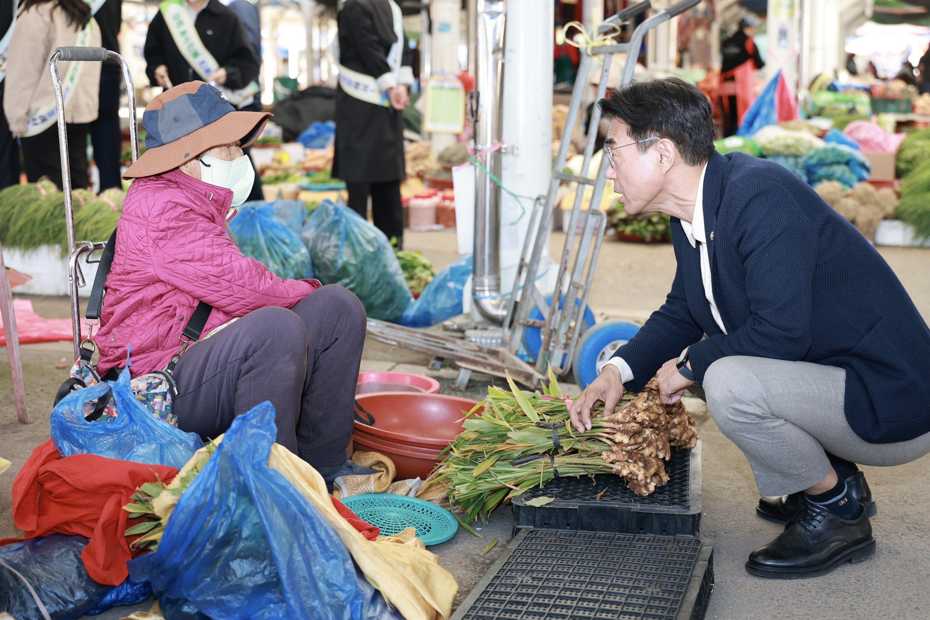 25년11월10일 농수산위원회 전통시장 장보기 캠페인 - 0072