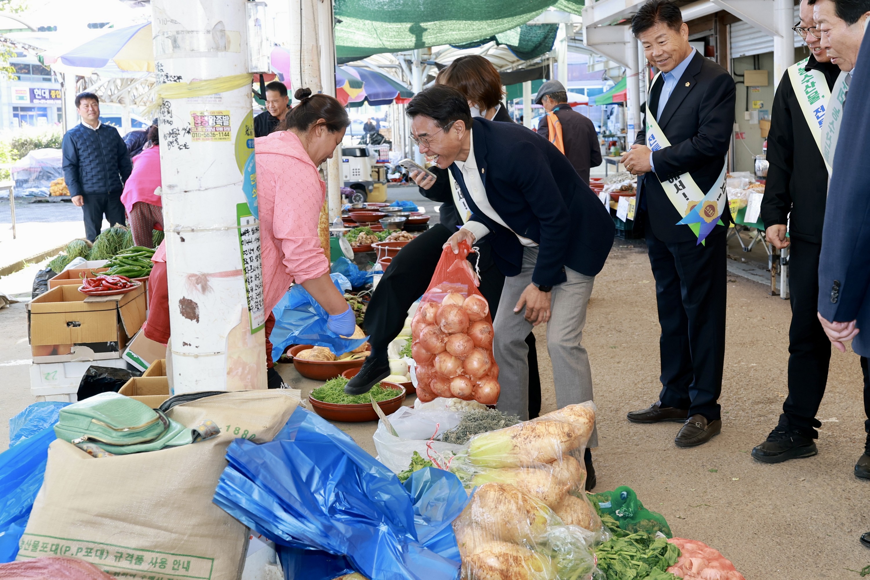 25년11월10일 농수산위원회 전통시장 장보기 캠페인 - 0356