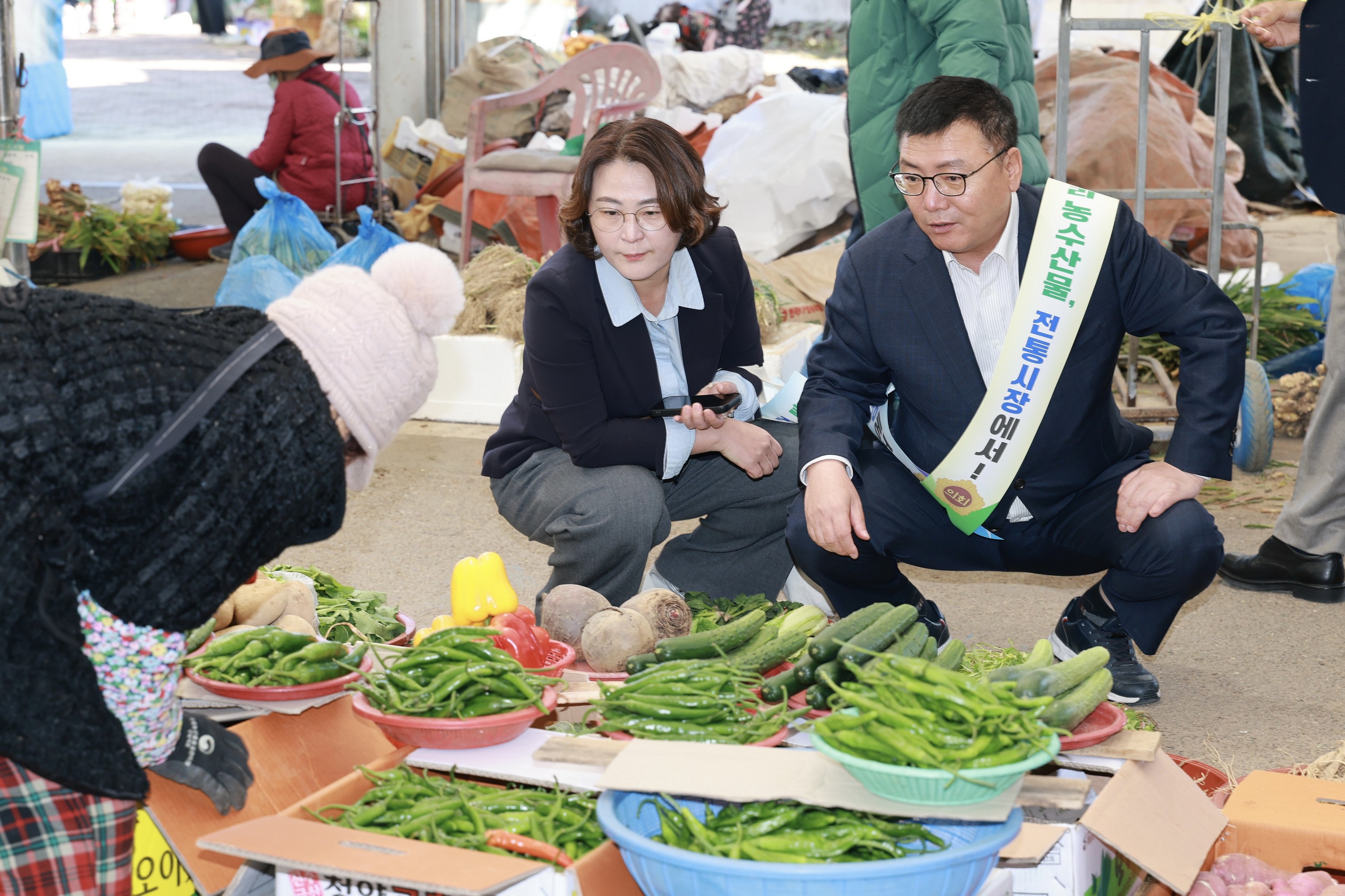 25년11월10일 농수산위원회 전통시장 장보기 캠페인 - 0543