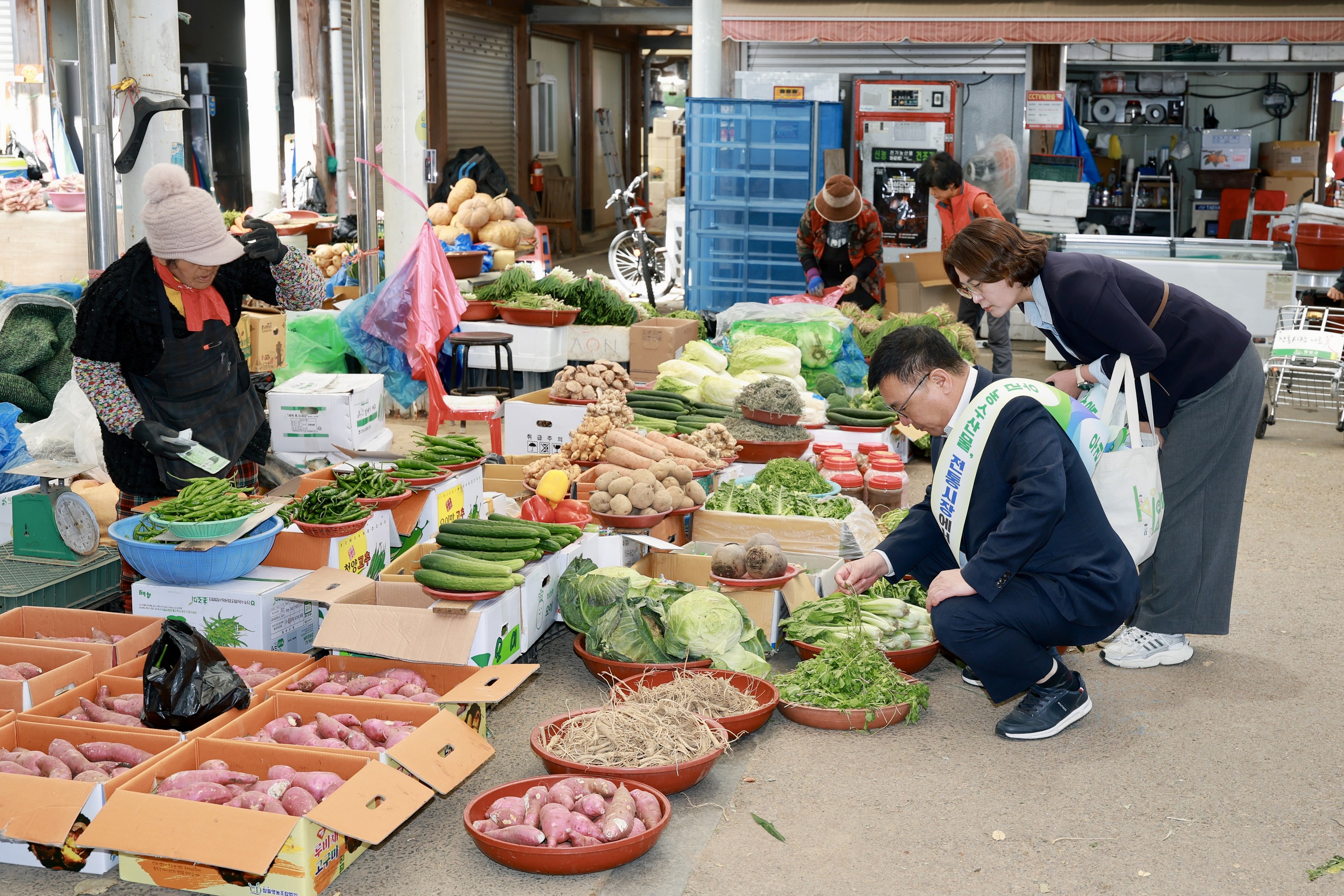25년11월10일 농수산위원회 전통시장 장보기 캠페인 - 0537