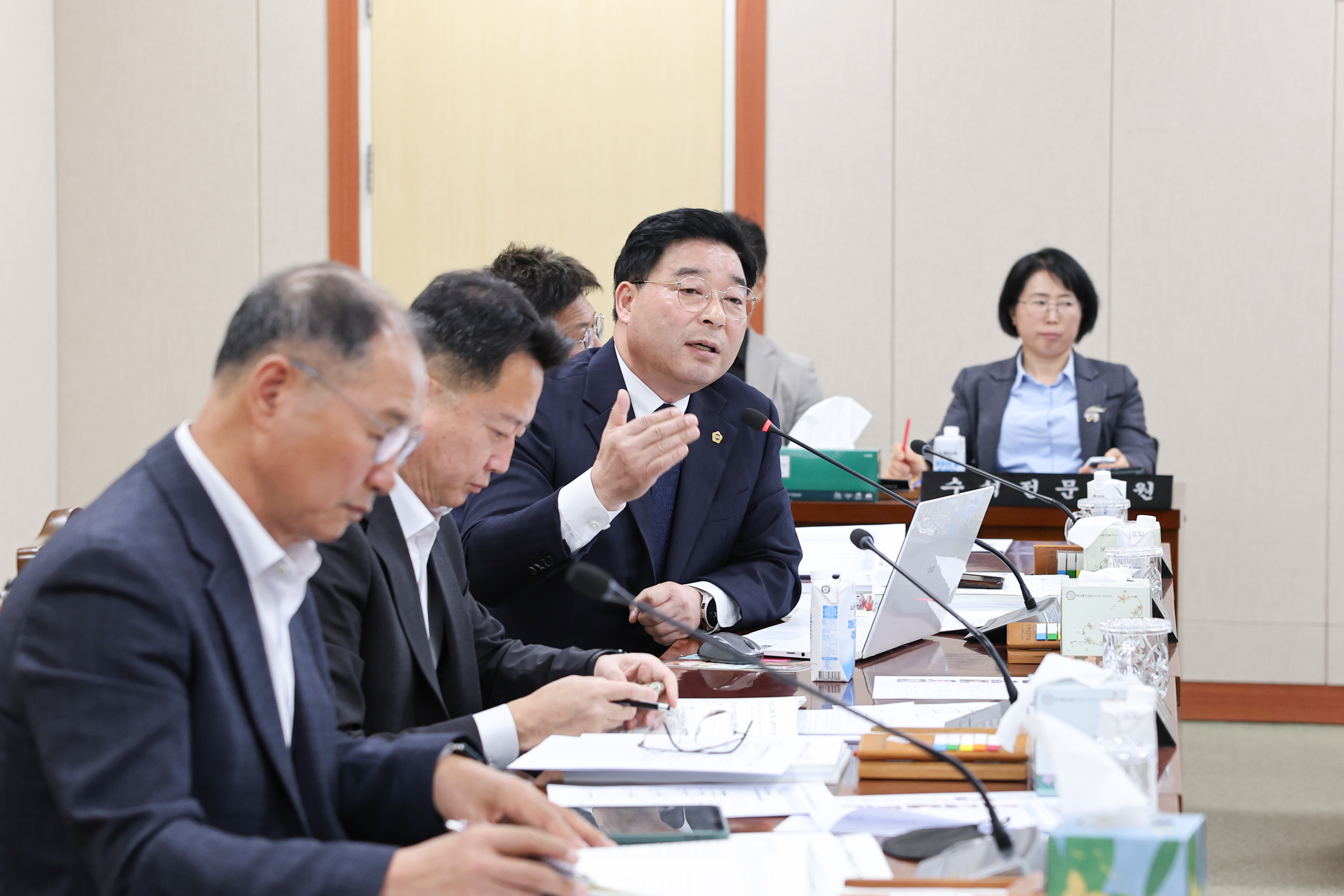 25년11월10일 제395회 제2차 경제관광문화위원회 행정사무감사 및 회의 (21)6