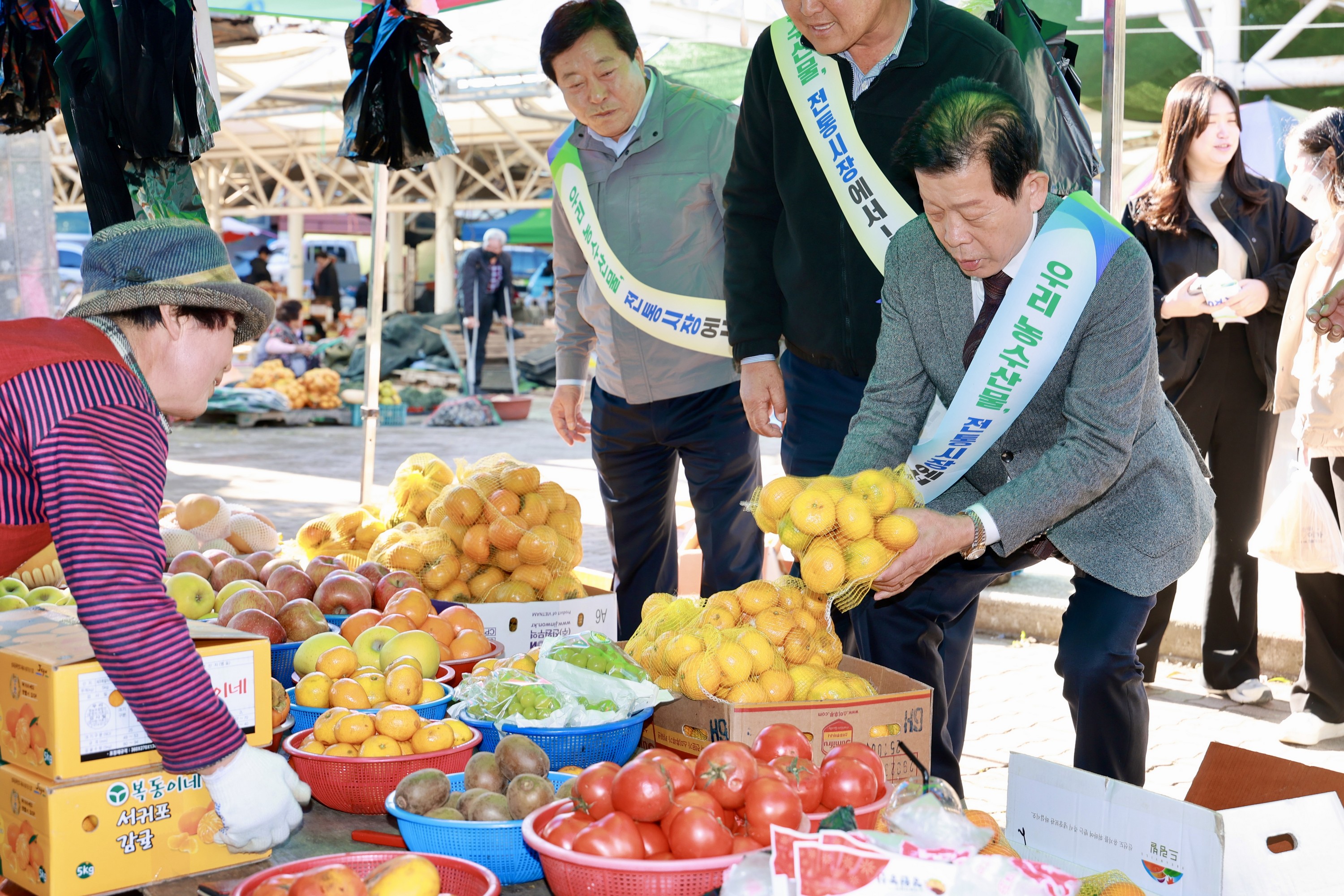 25년11월10일 농수산위원회 전통시장 장보기 캠페인 - 0621
