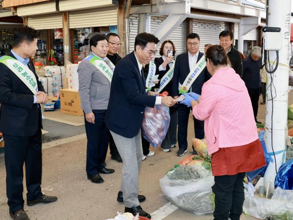 25년11월10일 농수산위원회 전통시장 장보기 캠페인 - 037 9