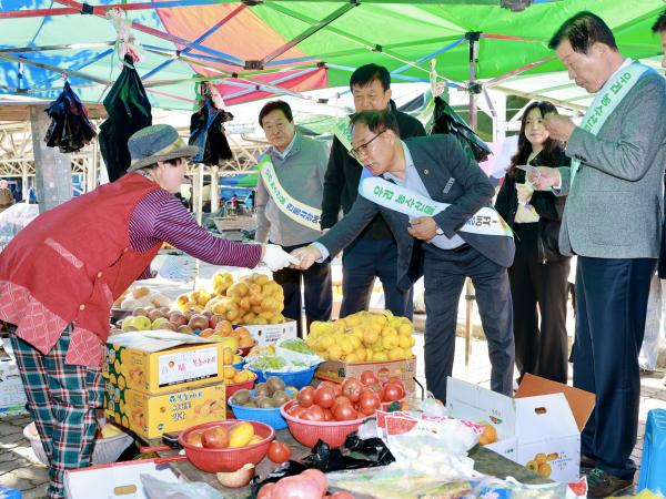 25년11월10일 농수산위원회 전통시장 장보기 캠페인 - 059 4