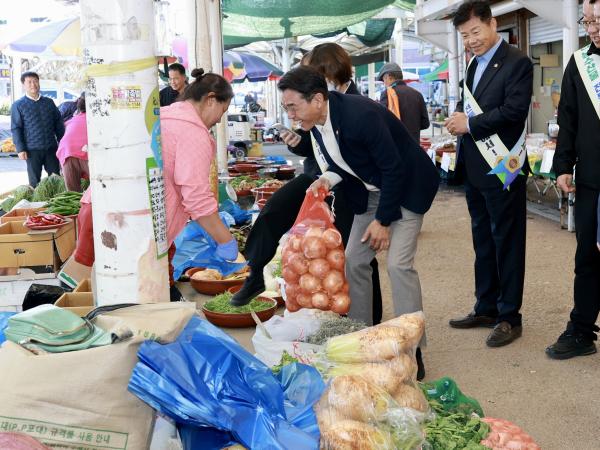 25년11월10일 농수산위원회 전통시장 장보기 캠페인 - 035 6