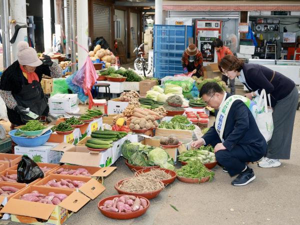 25년11월10일 농수산위원회 전통시장 장보기 캠페인 - 053 7