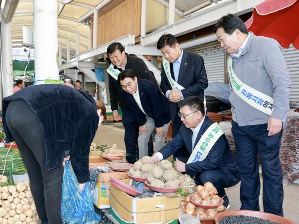 25년11월10일 농수산위원회 전통시장 장보기 캠페인 - 038 5
