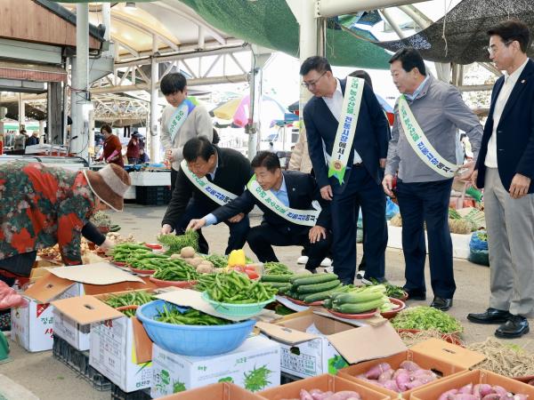 25년11월10일 농수산위원회 전통시장 장보기 캠페인 - 012 6