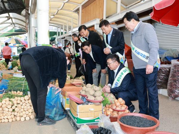 25년11월10일 농수산위원회 전통시장 장보기 캠페인 - 039 4