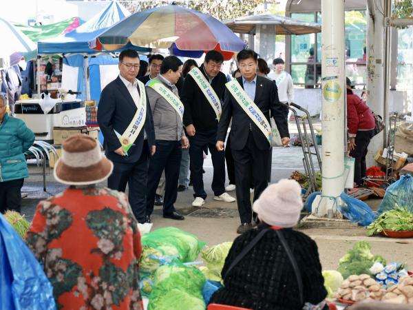 25년11월10일 농수산위원회 전통시장 장보기 캠페인 - 003 4