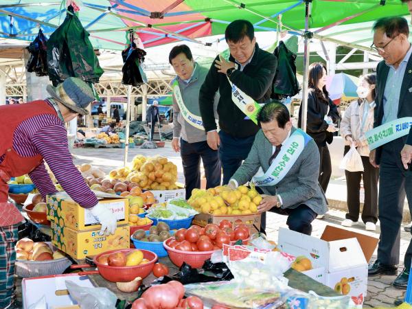 25년11월10일 농수산위원회 전통시장 장보기 캠페인 - 061 3