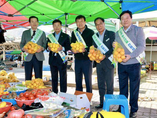 25년11월10일 농수산위원회 전통시장 장보기 캠페인 - 063 5