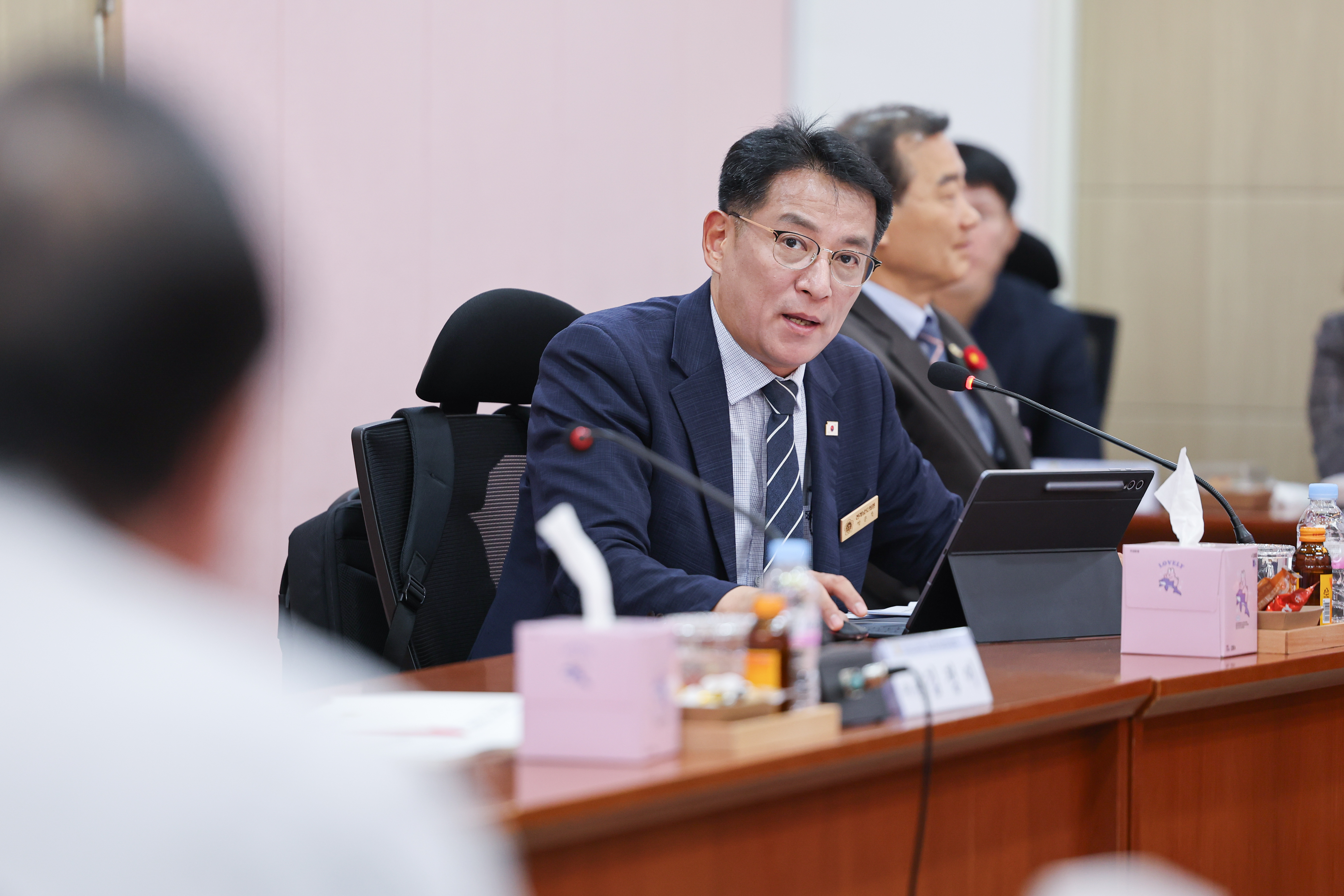 25년11월06일 제395회 제2차 정례회 보건복지환경위윈회 행정사무감사 등 회의 (강진의료원) (26)6