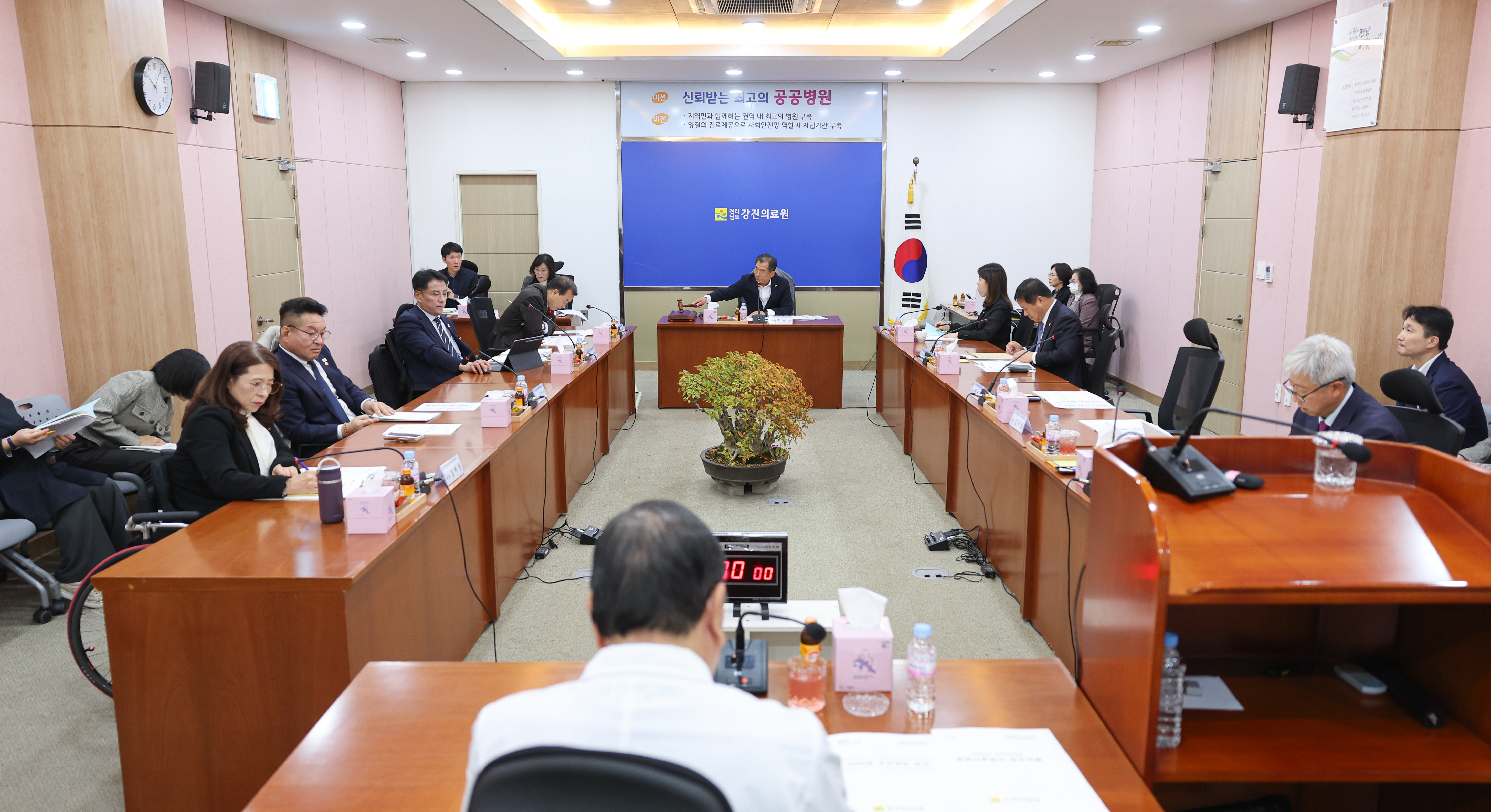 제395회 제2차 정례회 보건복지환경위윈회 행정사무감사 등 회의 첨부이미지 : 25년11월06일 제395회 제2차 정례회 보건복지환경위윈회 행정사무감사 등 회의 (강진의료원) (1).jpg