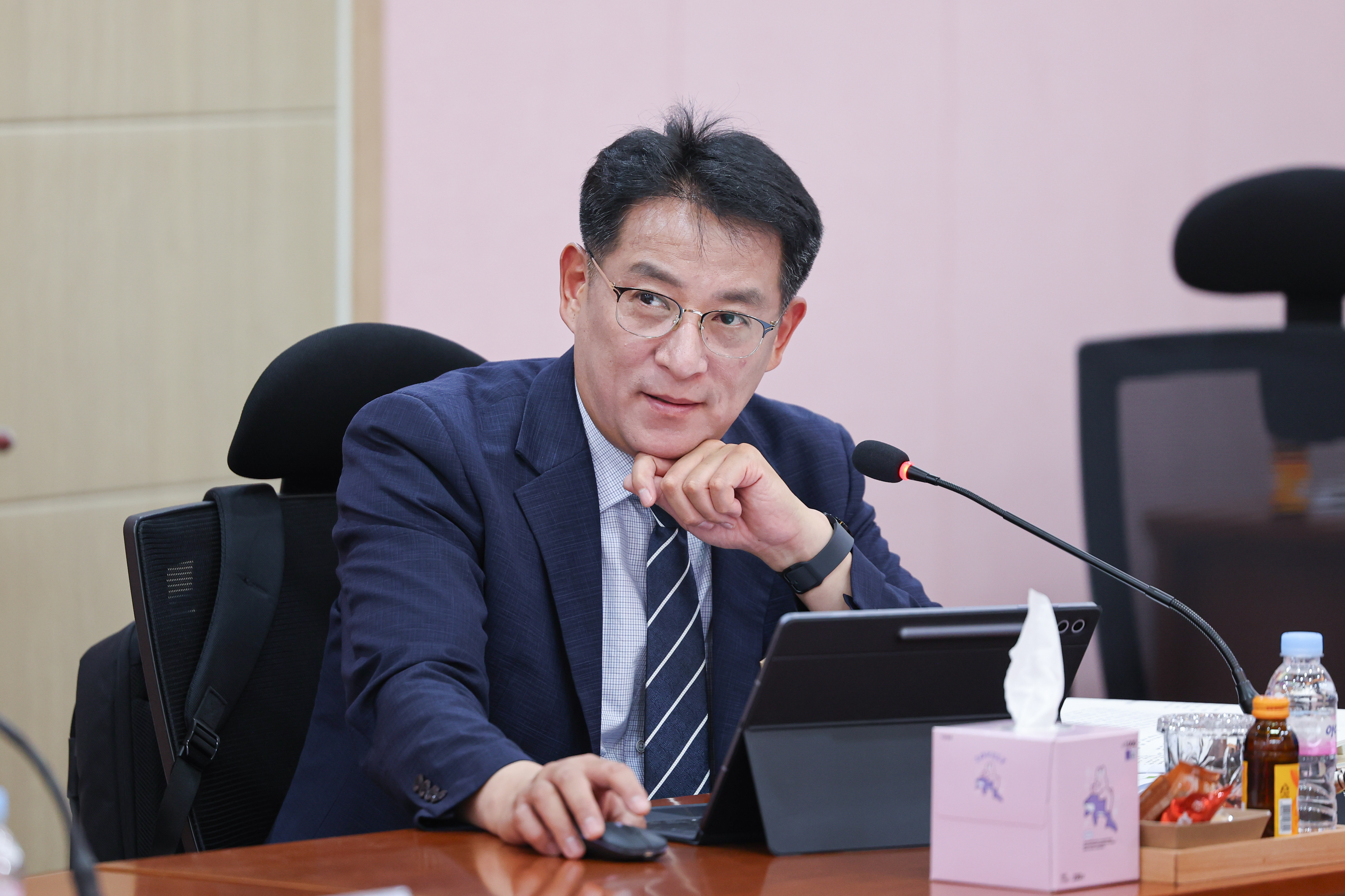 25년11월06일 제395회 제2차 정례회 보건복지환경위윈회 행정사무감사 등 회의 (강진의료원) (30)3