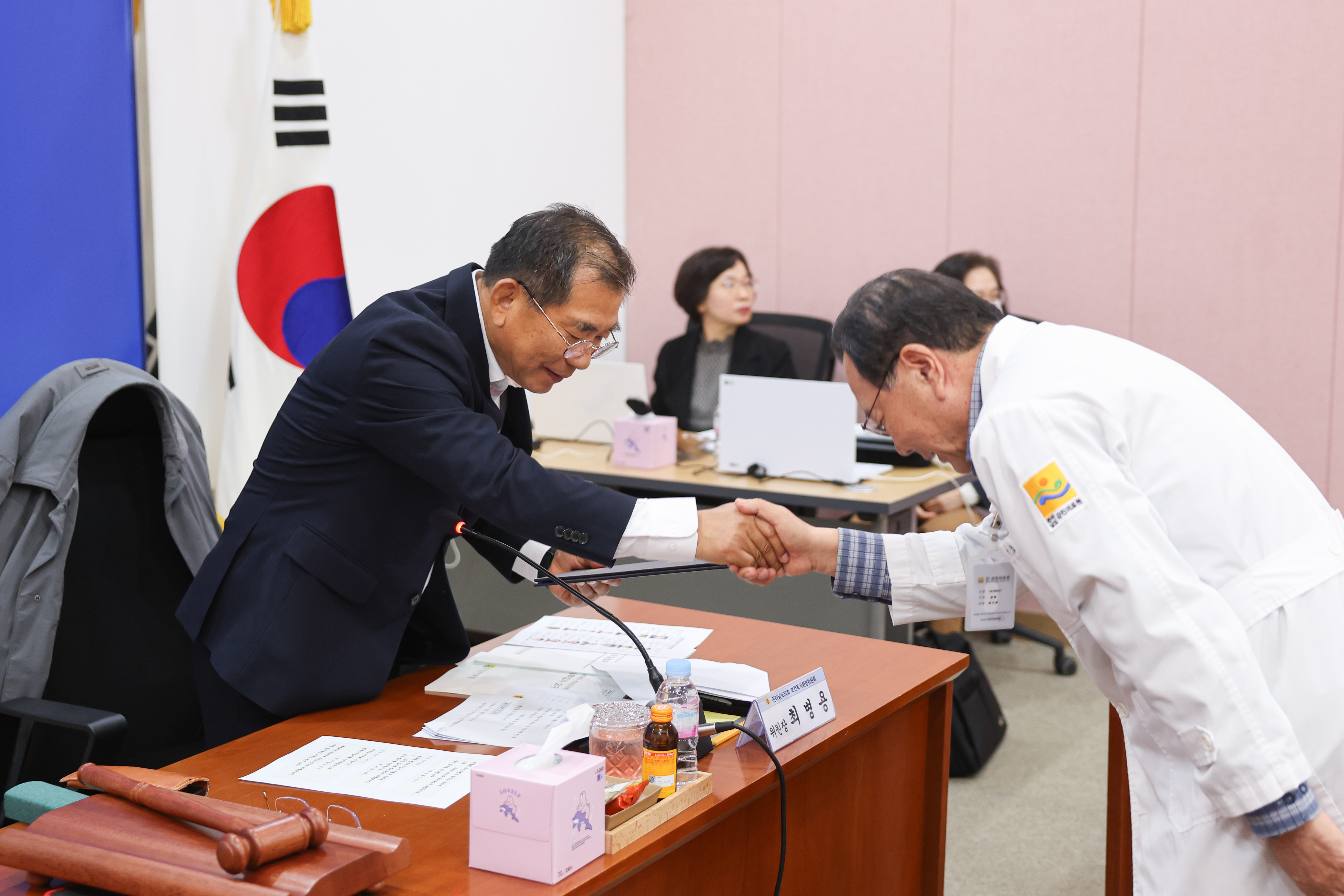 25년11월06일 제395회 제2차 정례회 보건복지환경위윈회 행정사무감사 등 회의 (강진의료원) (5)2