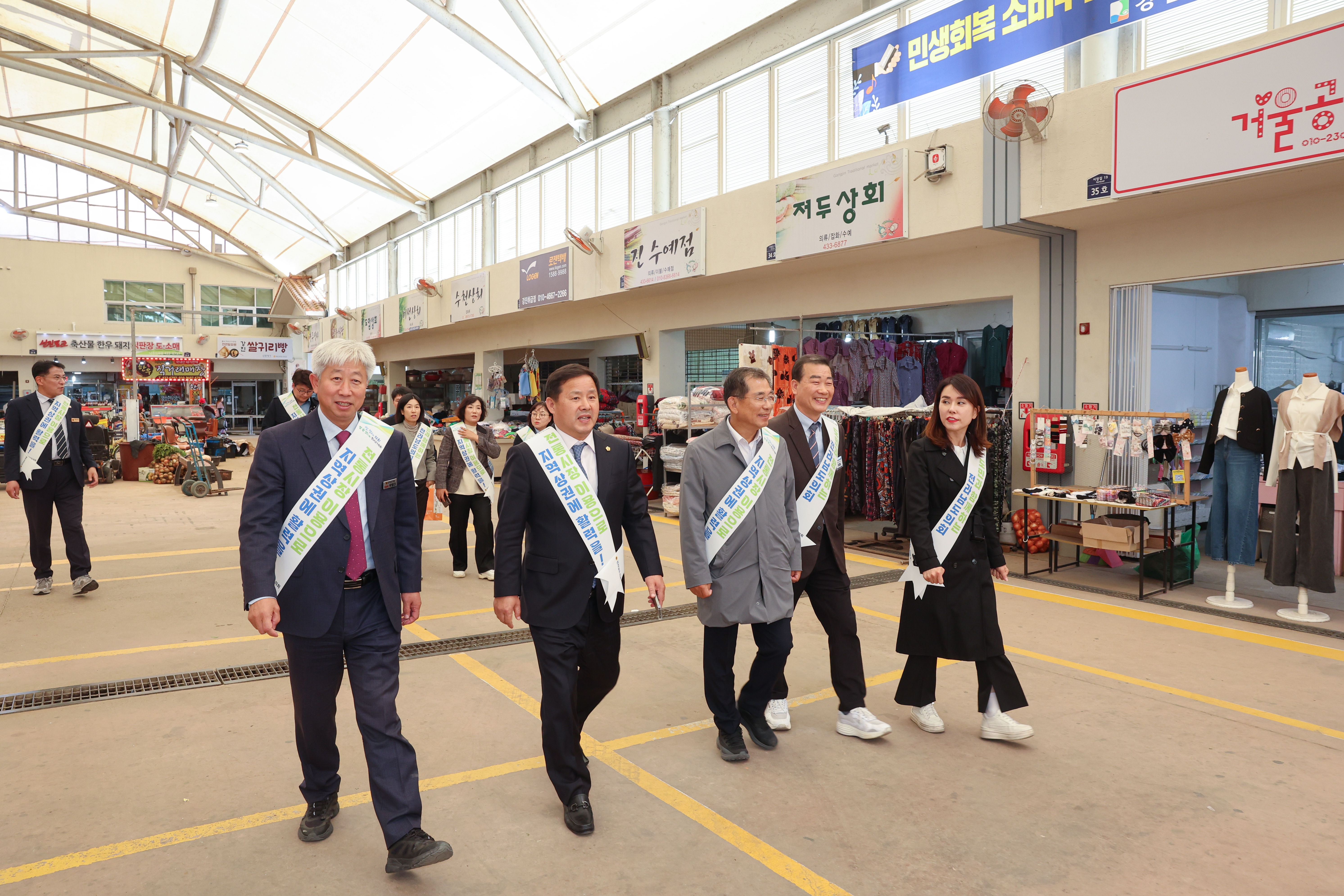 보건복지환경위원회 전통시장 장보기 캠페인 첨부이미지 : 25년11월06일 보건복지환경위원회 전통시장 장보기 캠페인 (3).jpg