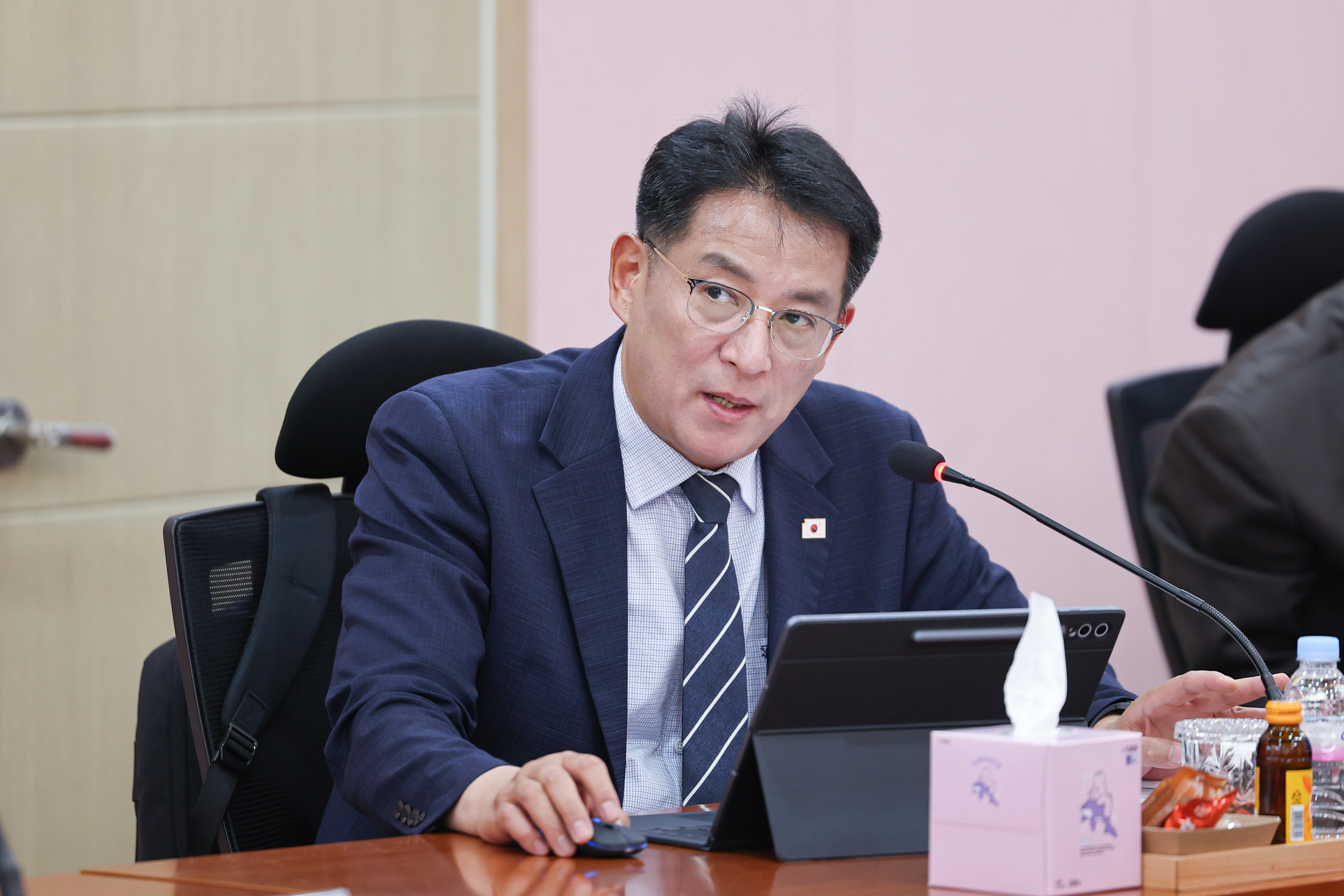 25년11월06일 제395회 제2차 정례회 보건복지환경위윈회 행정사무감사 등 회의 (강진의료원) (28)2