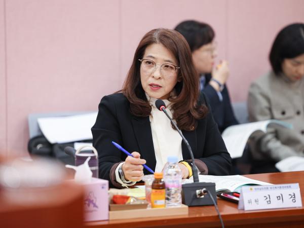 25년11월06일 제395회 제2차 정례회 보건복지환경위윈회 행정사무감사 등 회의 (강진의료원) (10) 4