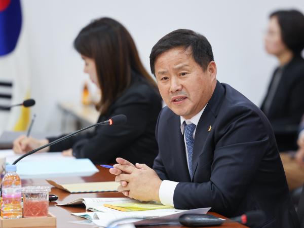 제395회 제2차 정례회 보건복지환경위윈회 행정사무감사 등 회의 첨부이미지 : 25년11월06일 제395회 제2차 정례회 보건복지환경위윈회 행정사무감사 등 회의 (강진의료원) (32).jpg