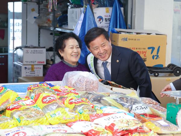 보건복지환경위원회 전통시장 장보기 캠페인 첨부이미지 : 25년11월06일 보건복지환경위원회 전통시장 장보기 캠페인 (11).jpg