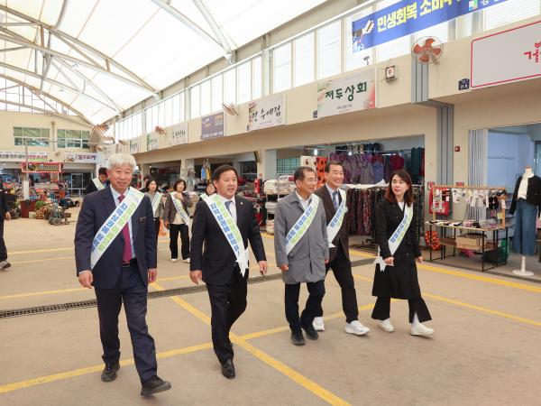 25년11월06일 보건복지환경위원회 전통시장 장보기 캠페인 (3) 10