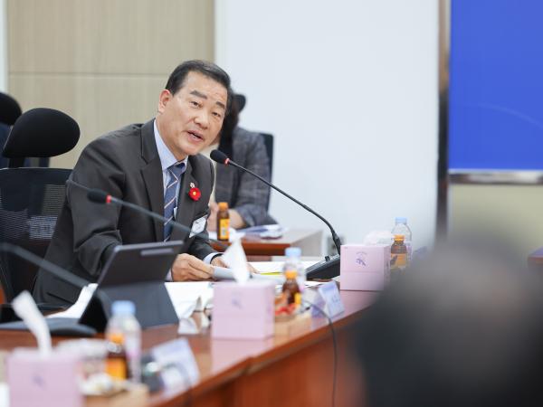 25년11월06일 제395회 제2차 정례회 보건복지환경위윈회 행정사무감사 등 회의 (강진의료원) (47) 2