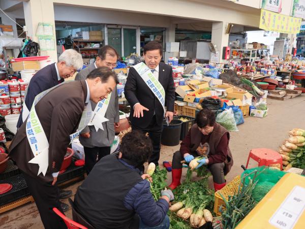 25년11월06일 보건복지환경위원회 전통시장 장보기 캠페인 (12) 3