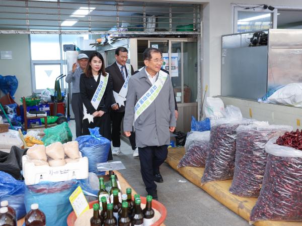 25년11월06일 보건복지환경위원회 전통시장 장보기 캠페인 (8) 6