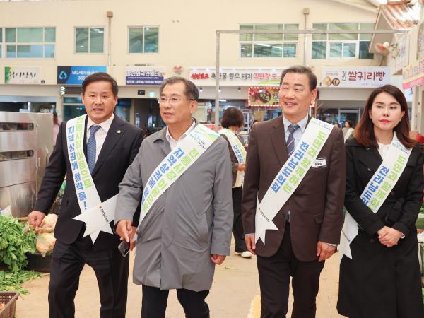 25년11월06일 보건복지환경위원회 전통시장 장보기 캠페인 (1) 7