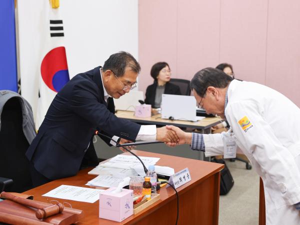 25년11월06일 제395회 제2차 정례회 보건복지환경위윈회 행정사무감사 등 회의 (강진의료원) (5) 2