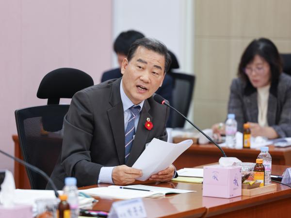 25년11월06일 제395회 제2차 정례회 보건복지환경위윈회 행정사무감사 등 회의 (강진의료원) (48) 5