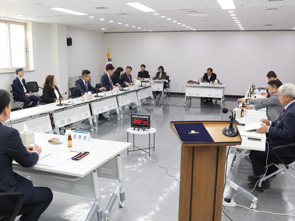 제395회 제2차 정례회 보건복지환경위윈회 행정사무감사 등 회의 첨부이미지 : 25년11월06일 제395회 제2차 정례회 보건복지환경위윈회 행정사무감사 등 회의 (환경산업진흥원) (1).jpg