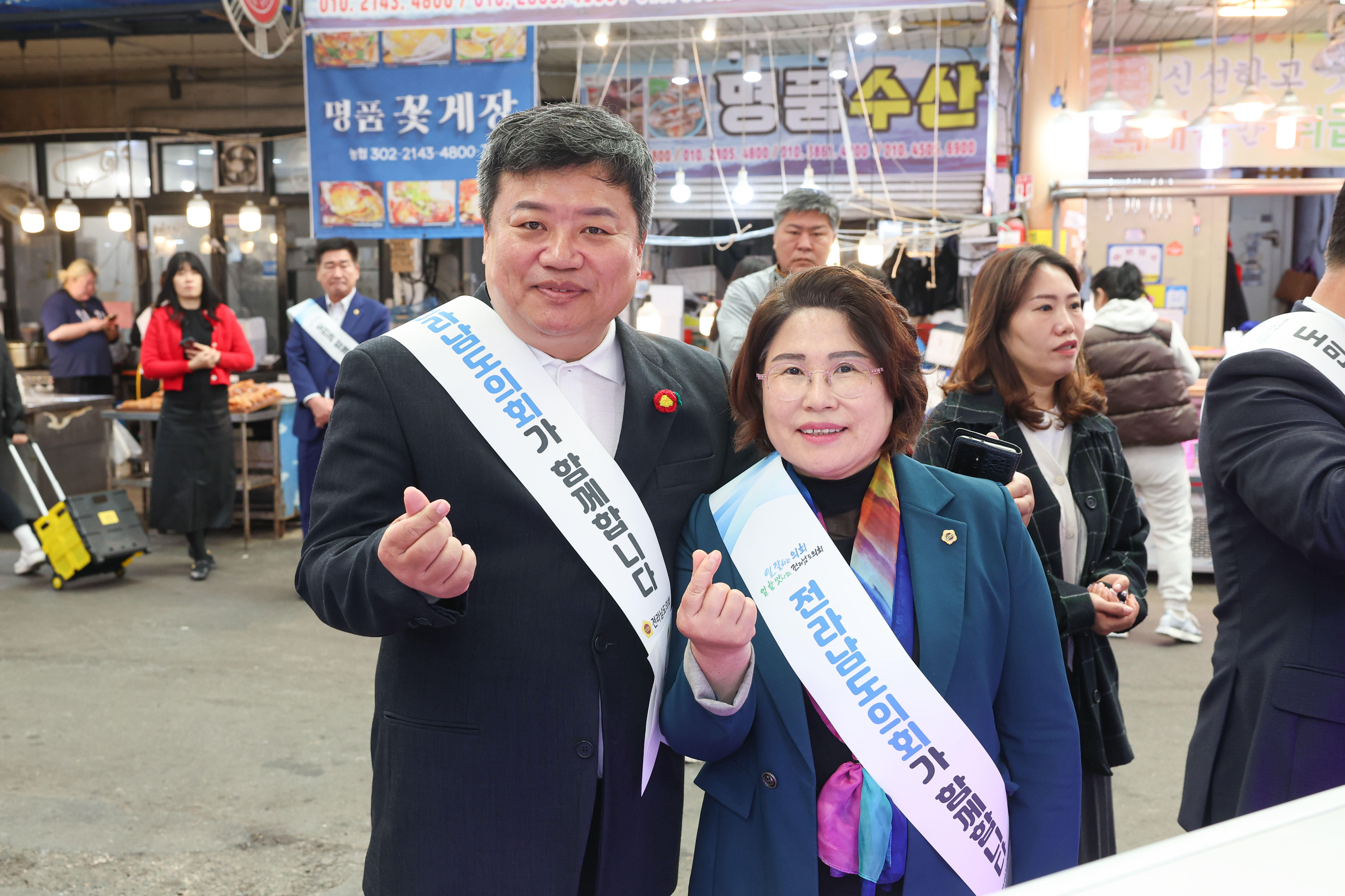 25년11월04일 기획행정위원회 전통시장 장보기 캠페인 (15)1