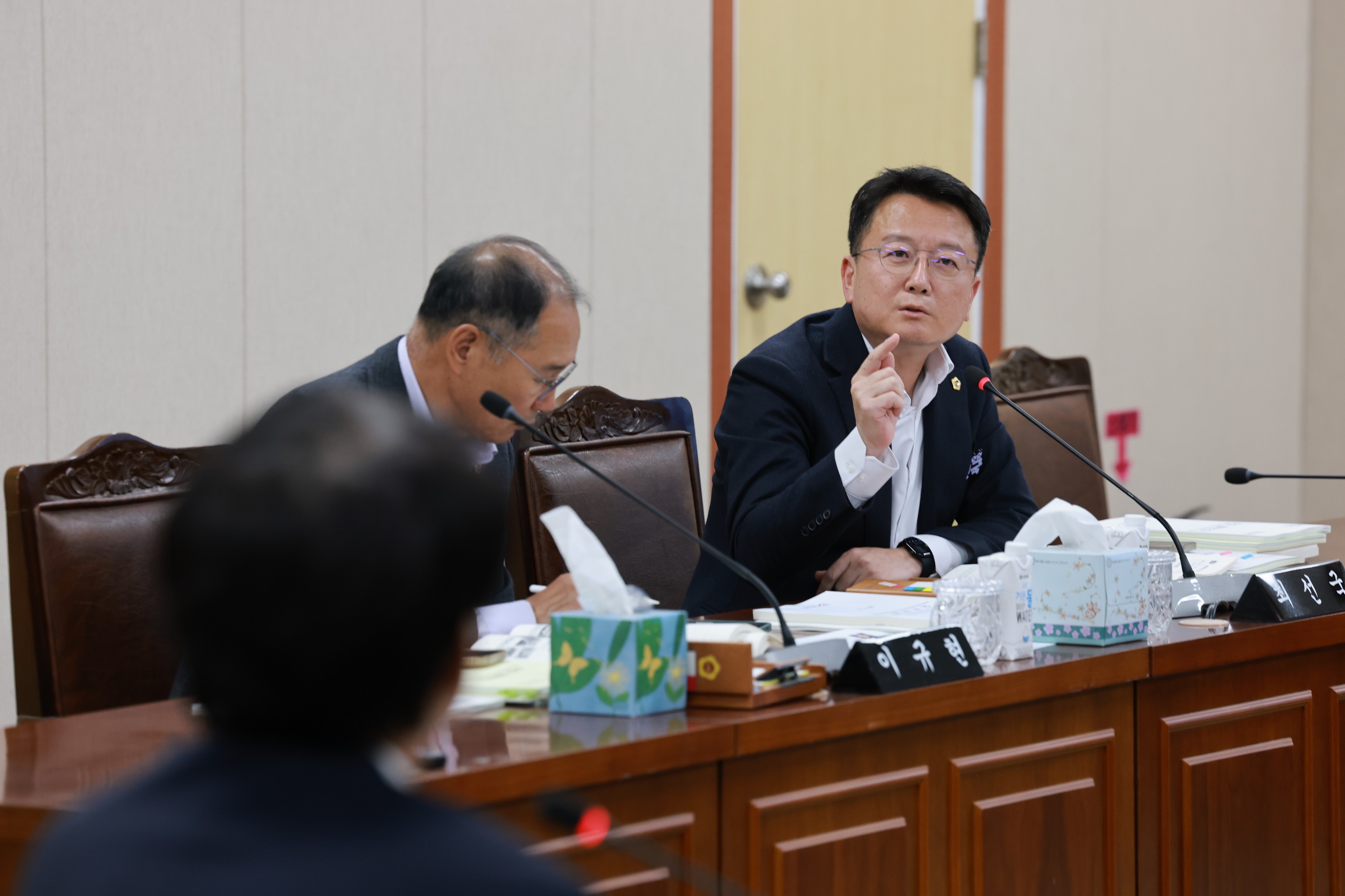 제395회 제2차 정례회 경제관광문화위원회 행정사무감사 첨부이미지 : 25년11월04일 제395회 제2차 정례회 경제관광문화위원회 행정사무감사 - 061.jpg