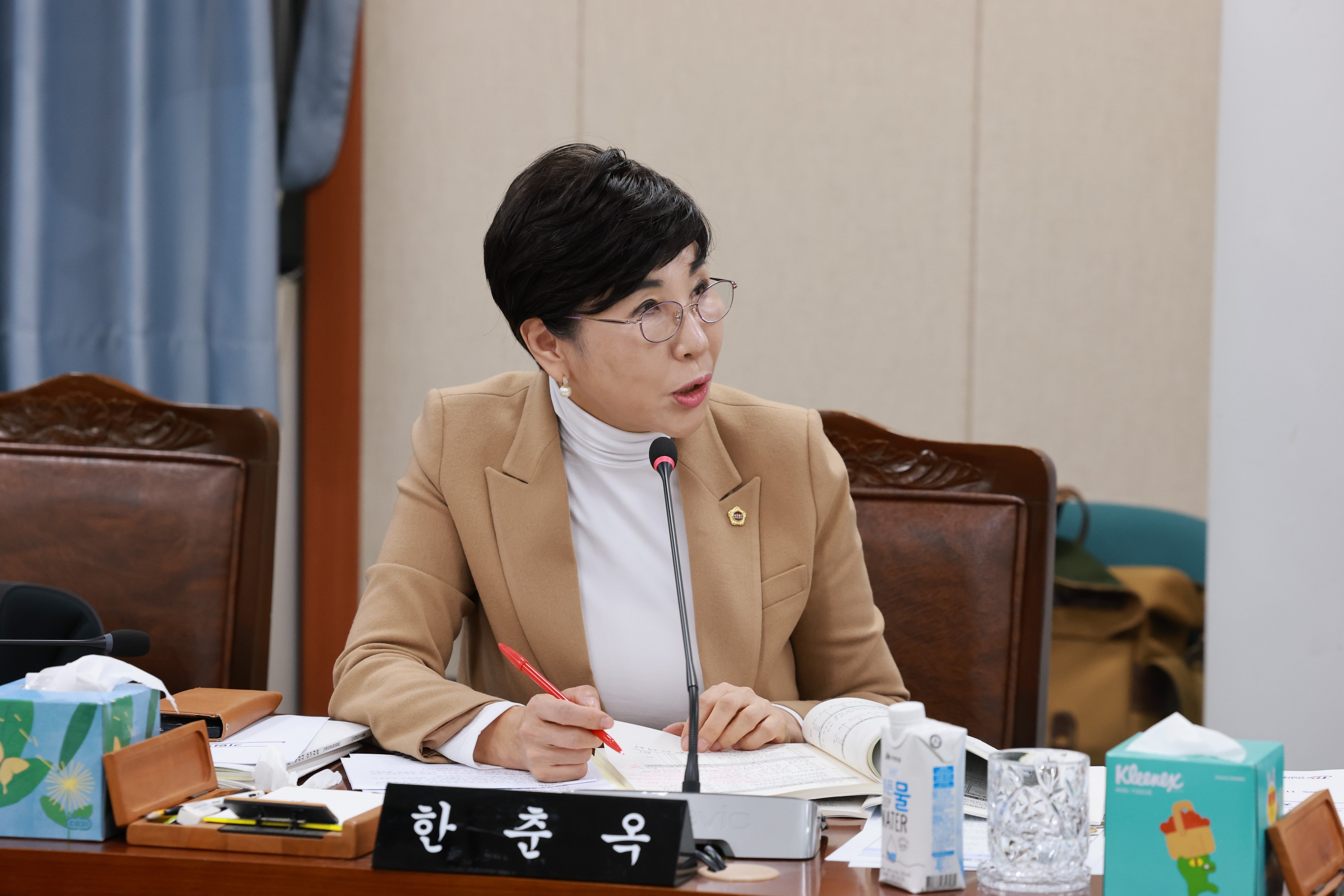 제395회 제2차 정례회 경제관광문화위원회 행정사무감사 첨부이미지 : 25년11월04일 제395회 제2차 정례회 경제관광문화위원회 행정사무감사 - 085.jpg