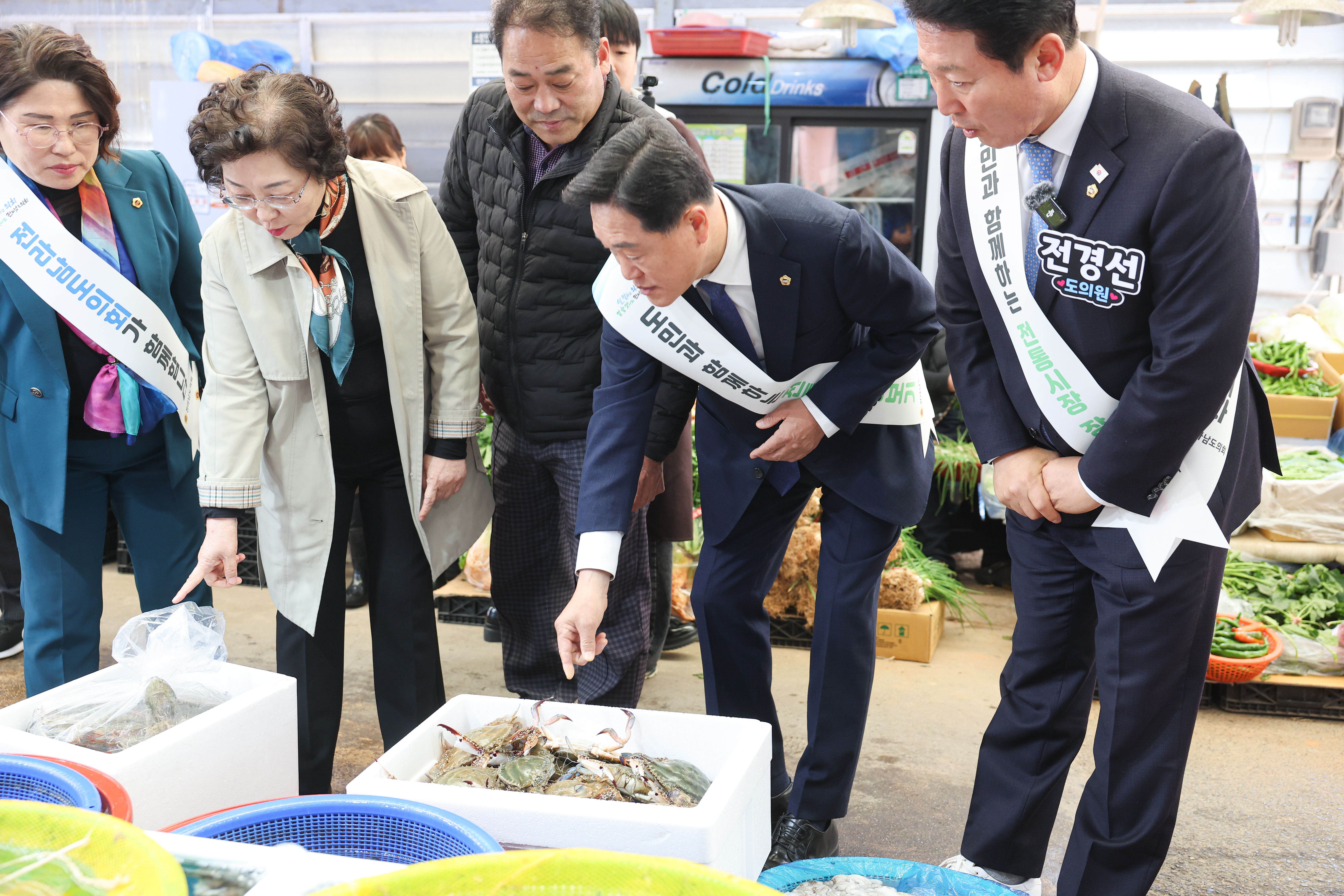 25년11월04일 기획행정위원회 전통시장 장보기 캠페인 (22)5