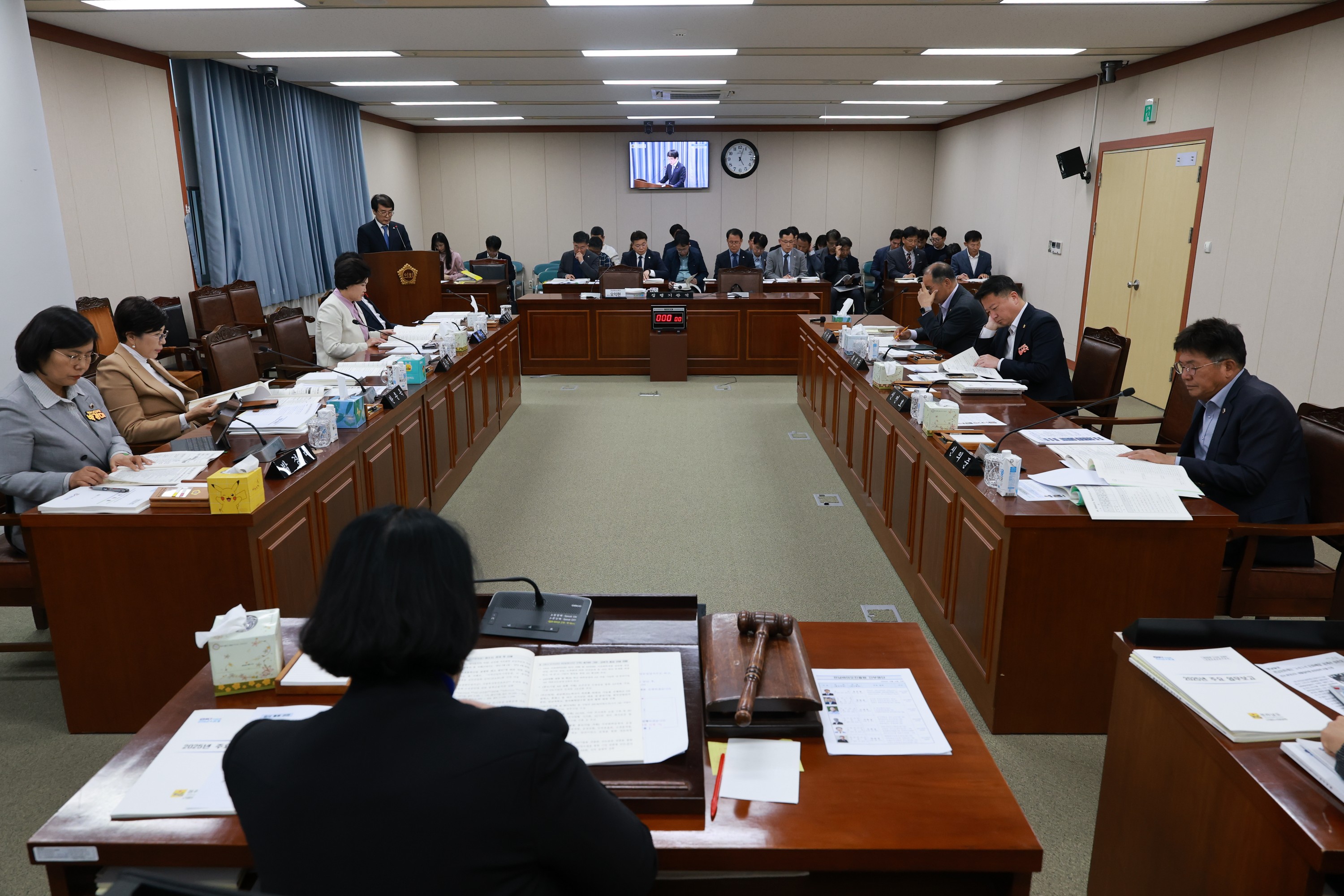 제395회 제2차 정례회 경제관광문화위원회 행정사무감사 첨부이미지 : 25년11월04일 제395회 제2차 정례회 경제관광문화위원회 행정사무감사 - 044.jpg