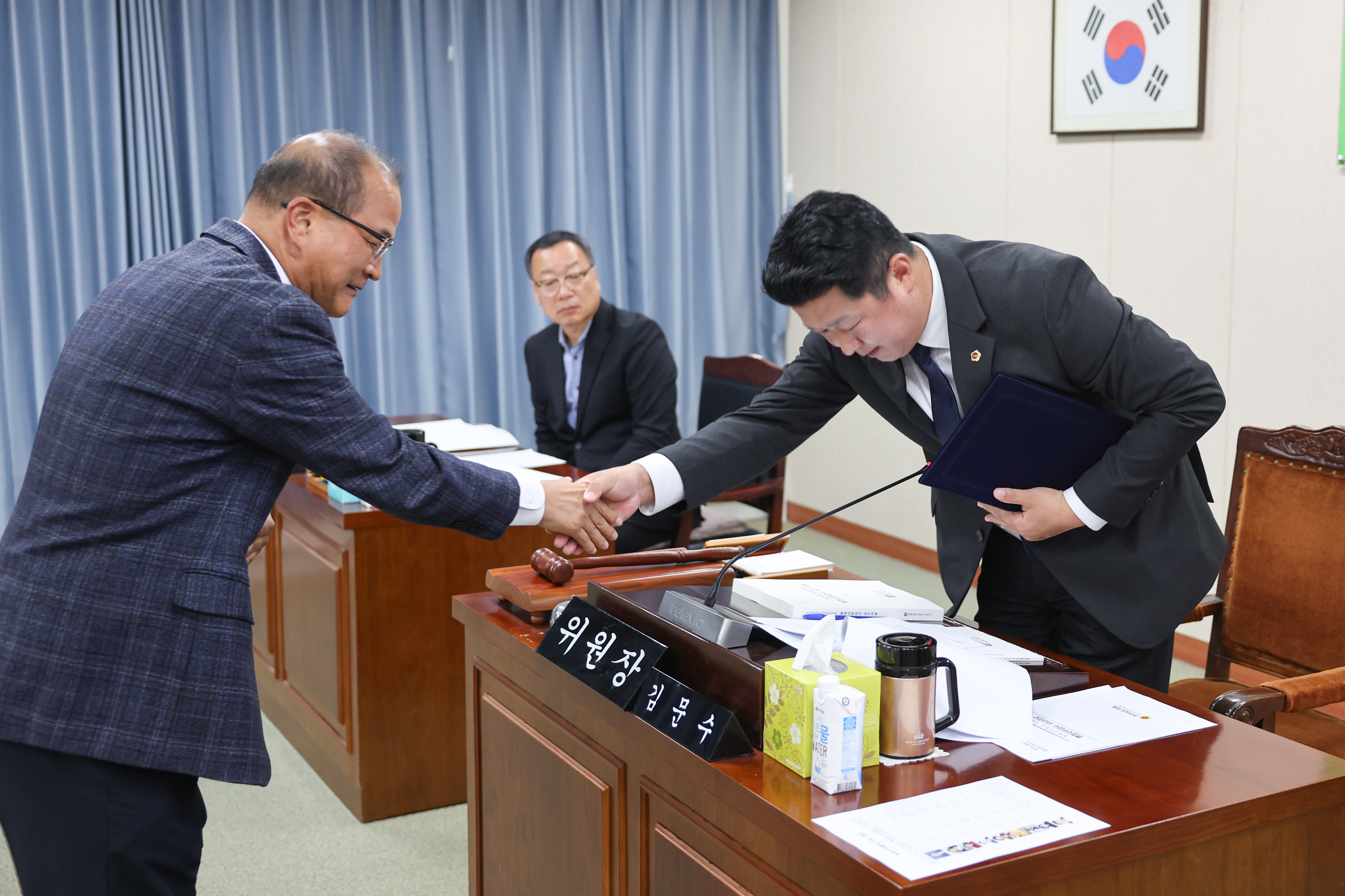 제395회 제2차 정례회 농수산위원회 회의 첨부이미지 : 25년11월04일 제395회 제2차 정례회 농수산위원회 회의 (11).jpg