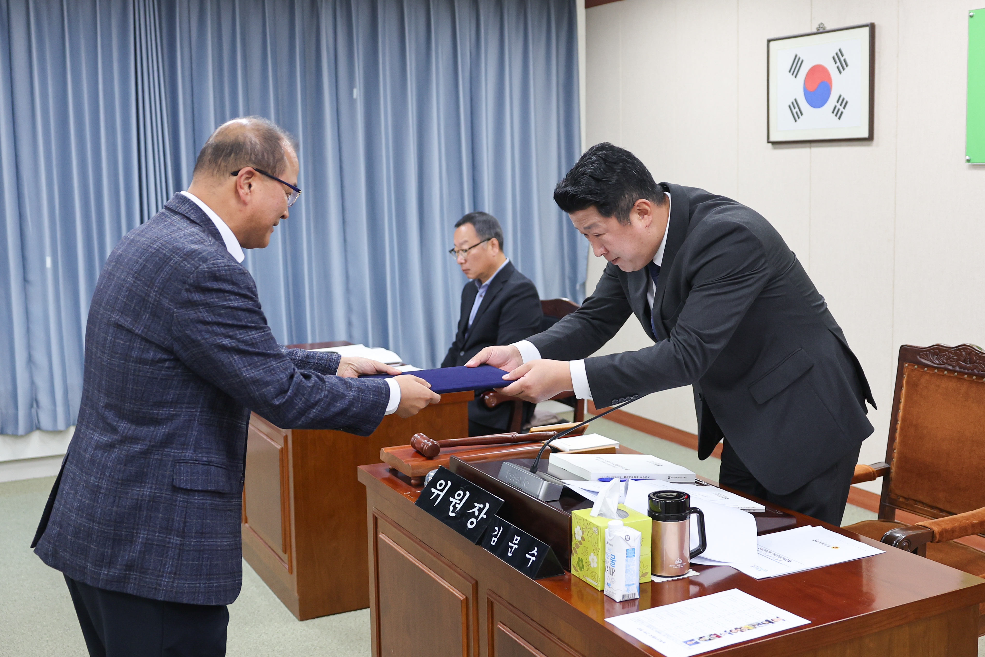 제395회 제2차 정례회 농수산위원회 회의 첨부이미지 : 25년11월04일 제395회 제2차 정례회 농수산위원회 회의 (10).jpg