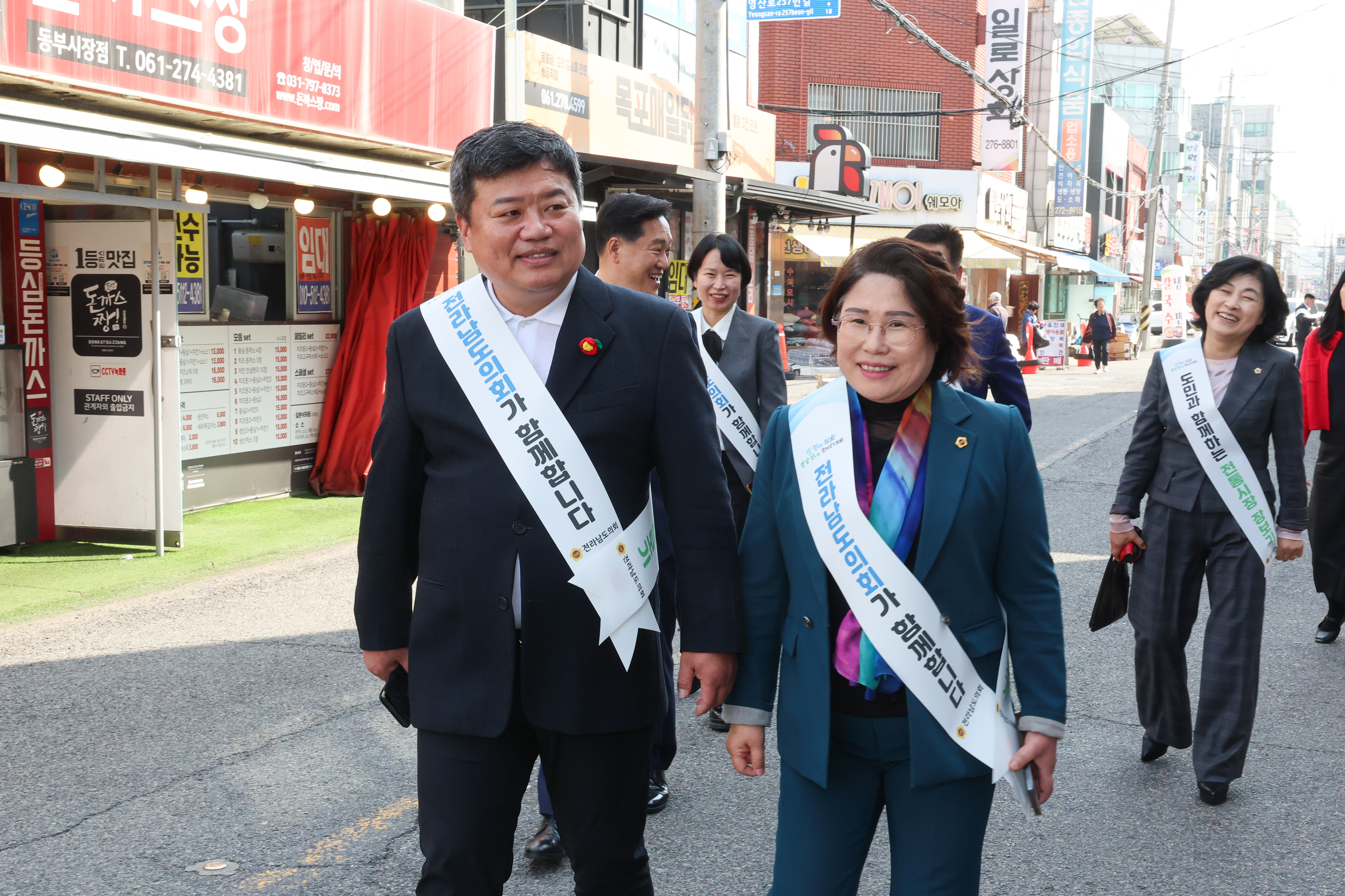 25년11월04일 기획행정위원회 전통시장 장보기 캠페인 (27)3