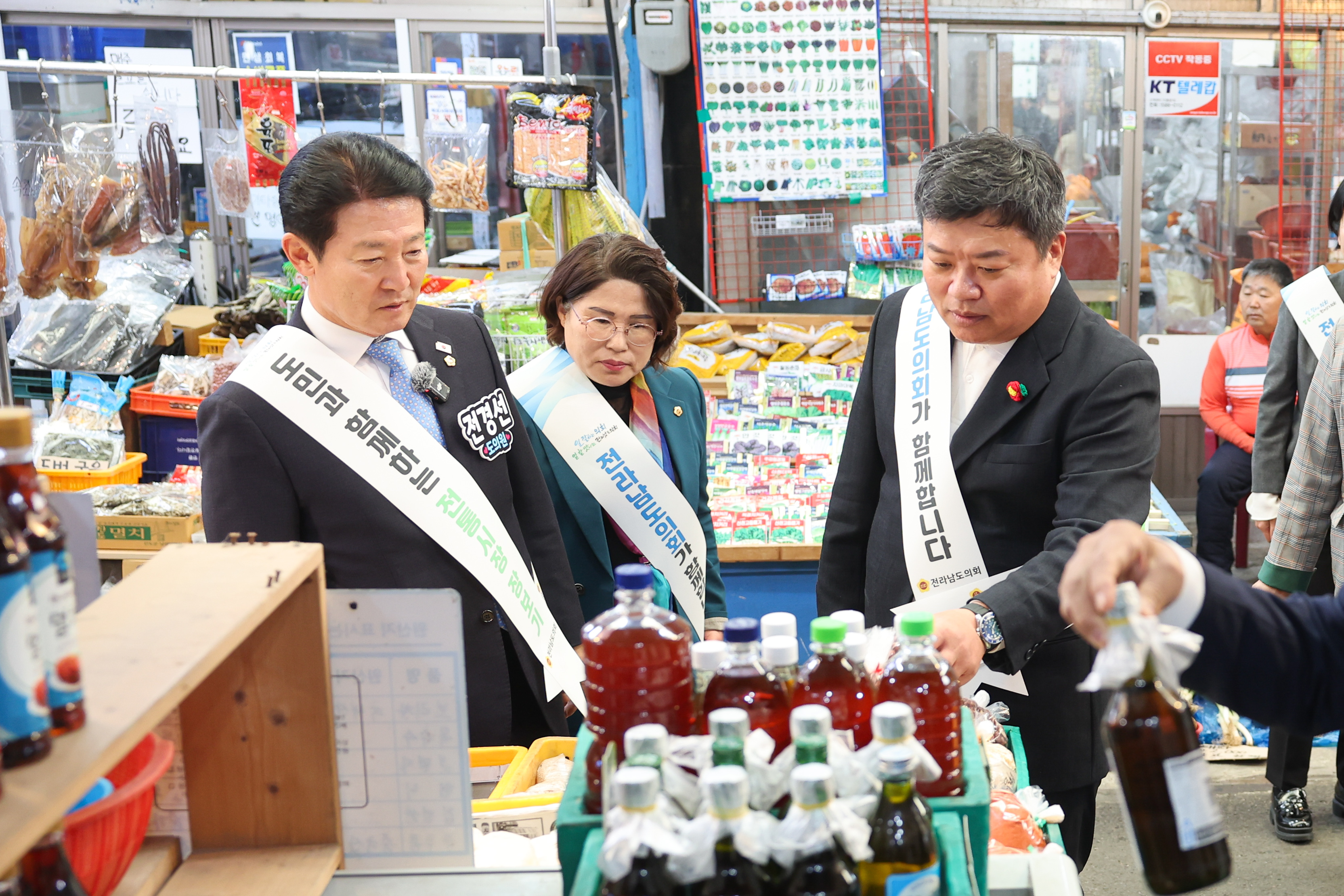 25년11월04일 기획행정위원회 전통시장 장보기 캠페인 (3)6