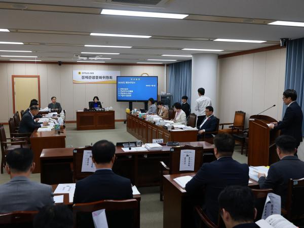 제395회 제2차 정례회 경제관광문화위원회 행정사무감사 첨부이미지 : 25년11월04일 제395회 제2차 정례회 경제관광문화위원회 행정사무감사 - 042.jpg