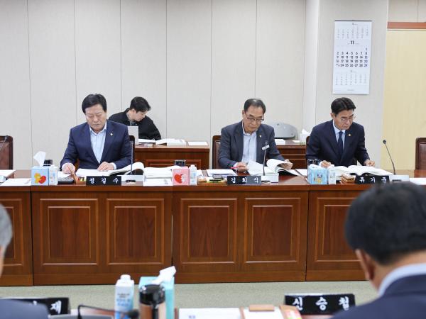 제395회 제2차 정례회 농수산위원회 회의 첨부이미지 : 25년11월04일 제395회 제2차 정례회 농수산위원회 회의 (4).jpg